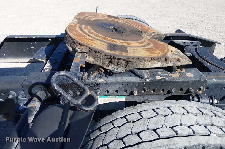 image for item EE5048 2011 Freightliner Business Class M2 semi truck