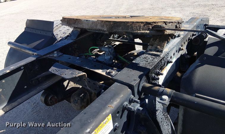 image for item EE5048 2011 Freightliner Business Class M2 semi truck