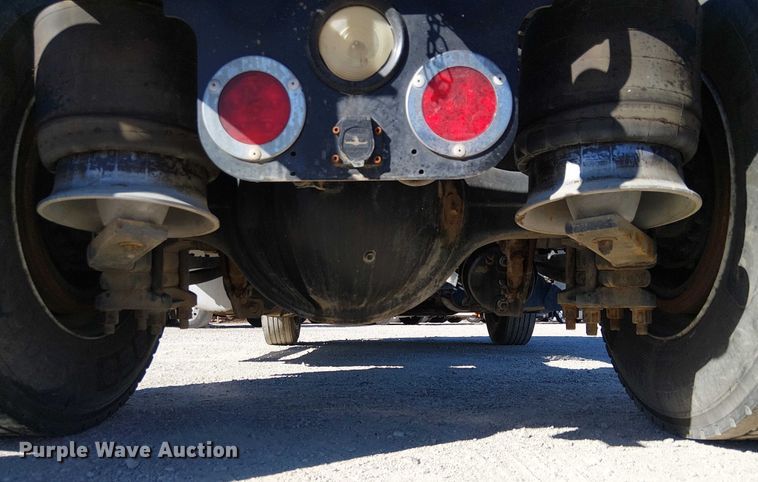 image for item EE5048 2011 Freightliner Business Class M2 semi truck