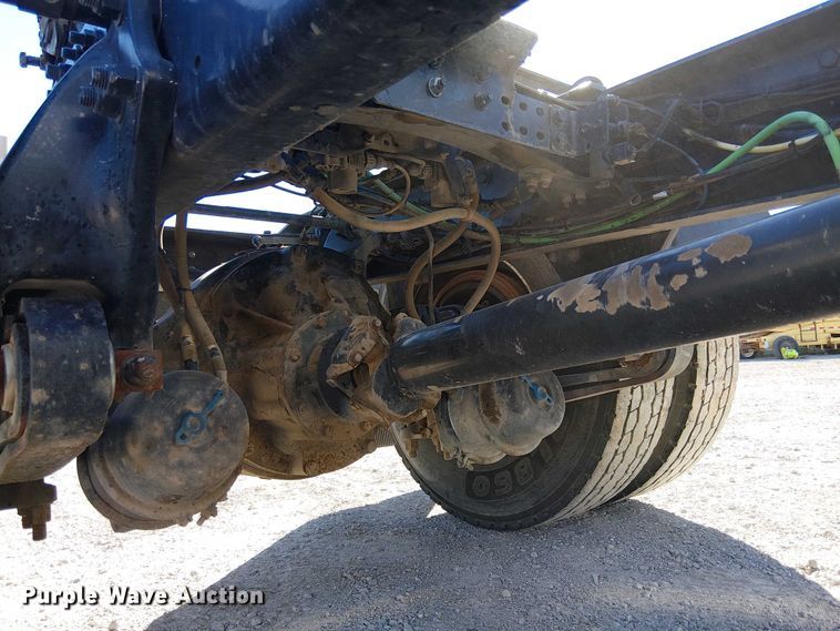 image for item EE5048 2011 Freightliner Business Class M2 semi truck