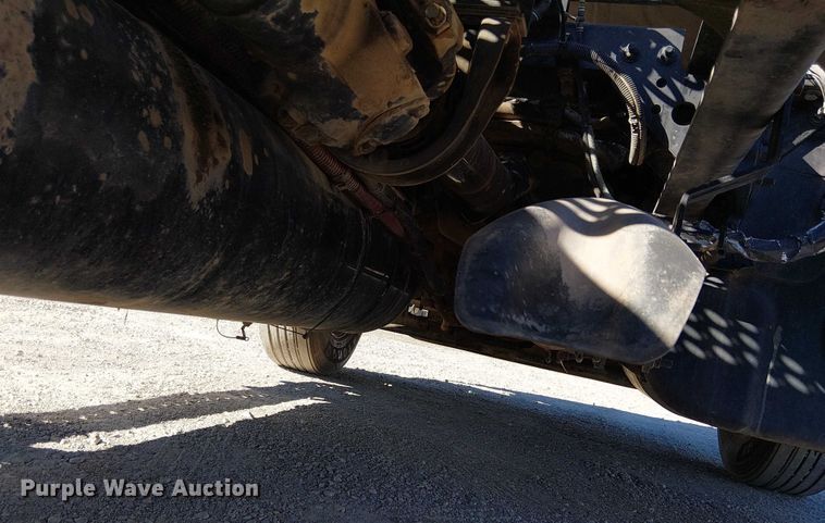 image for item EE5048 2011 Freightliner Business Class M2 semi truck