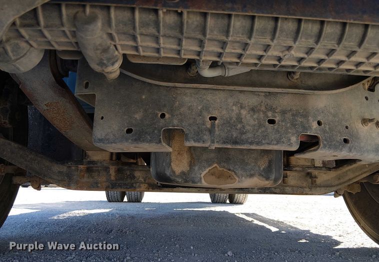 image for item EE5048 2011 Freightliner Business Class M2 semi truck