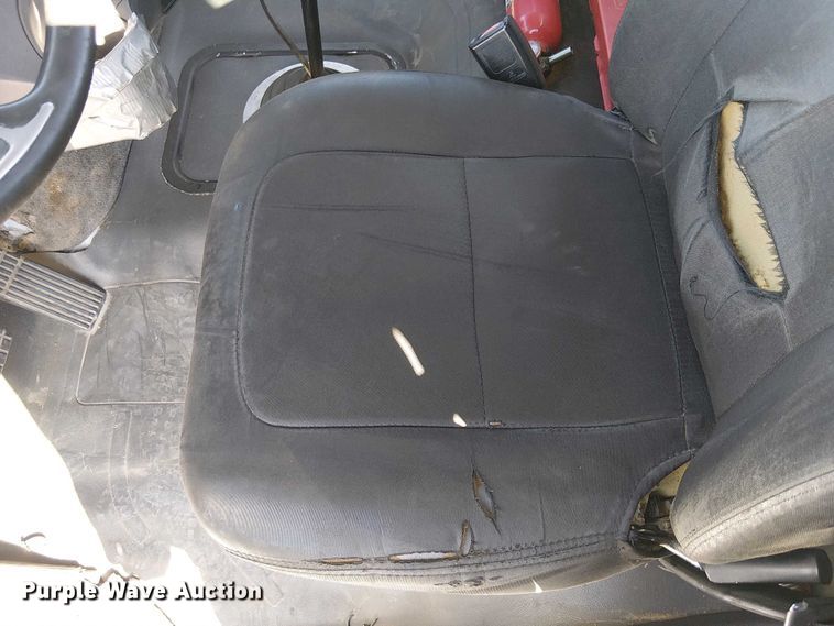 image for item EE5048 2011 Freightliner Business Class M2 semi truck