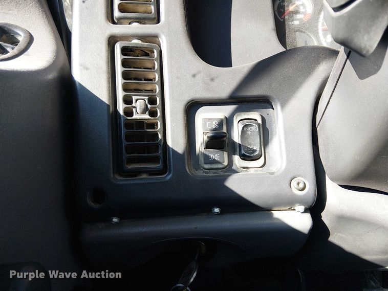 image for item EE5048 2011 Freightliner Business Class M2 semi truck