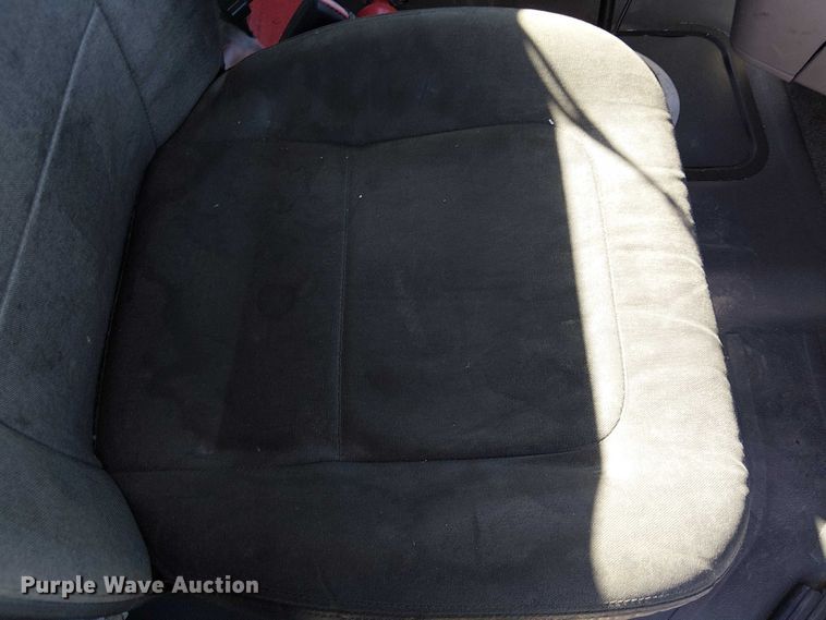 image for item EE5048 2011 Freightliner Business Class M2 semi truck