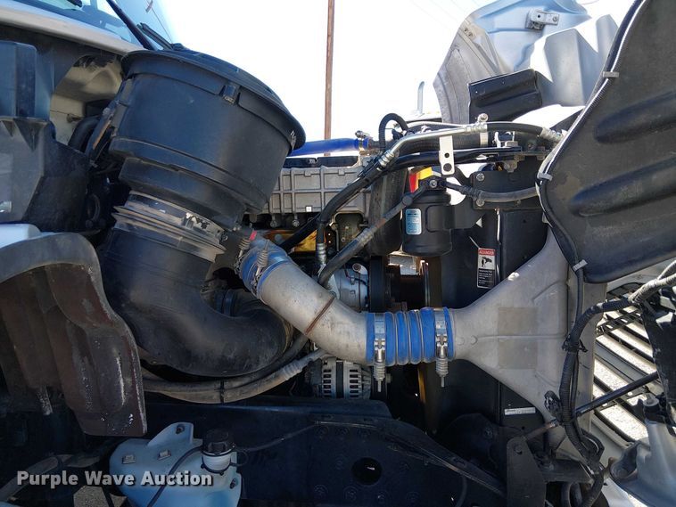 image for item EE5048 2011 Freightliner Business Class M2 semi truck