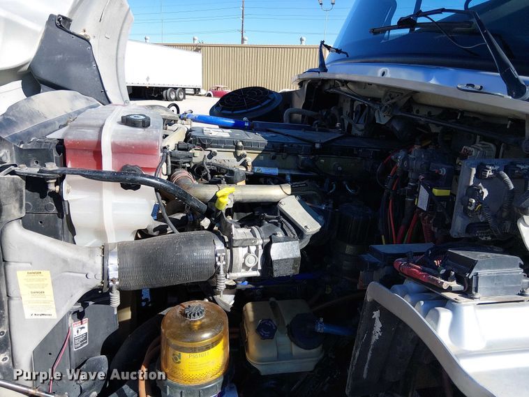 image for item EE5048 2011 Freightliner Business Class M2 semi truck