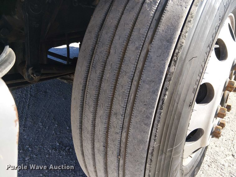 image for item EE5048 2011 Freightliner Business Class M2 semi truck