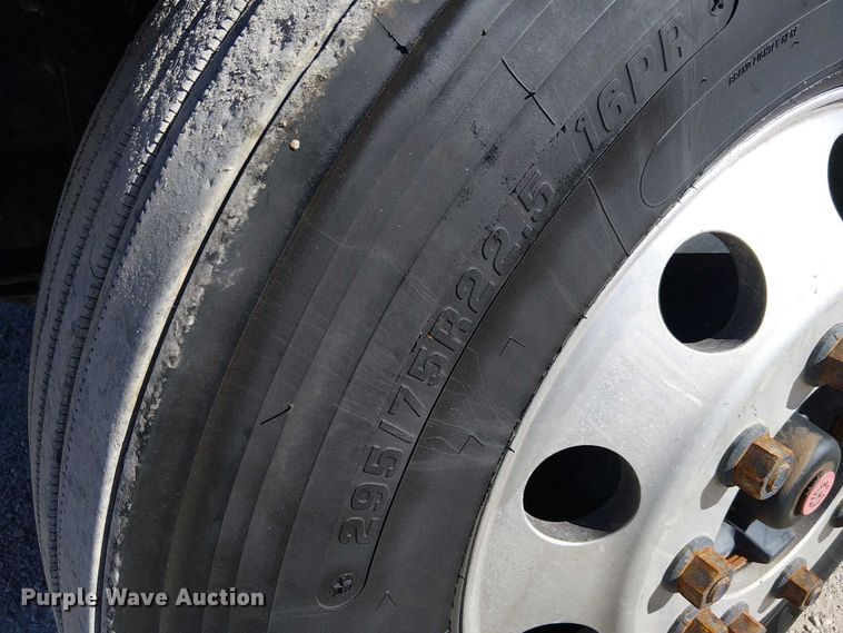 image for item EE5048 2011 Freightliner Business Class M2 semi truck