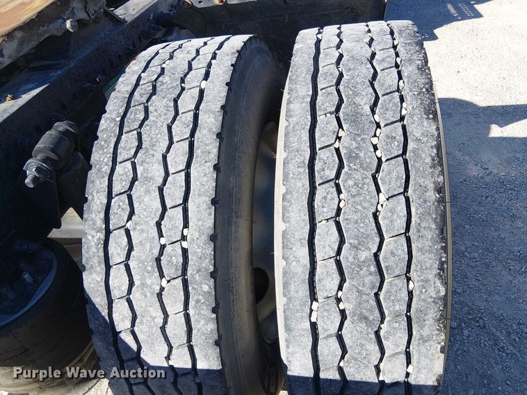 image for item EE5048 2011 Freightliner Business Class M2 semi truck