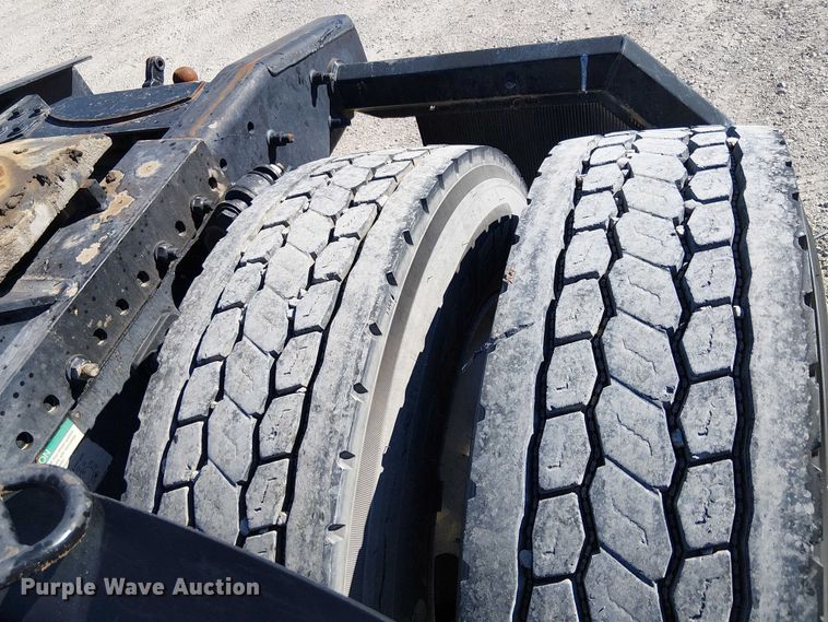 image for item EE5048 2011 Freightliner Business Class M2 semi truck