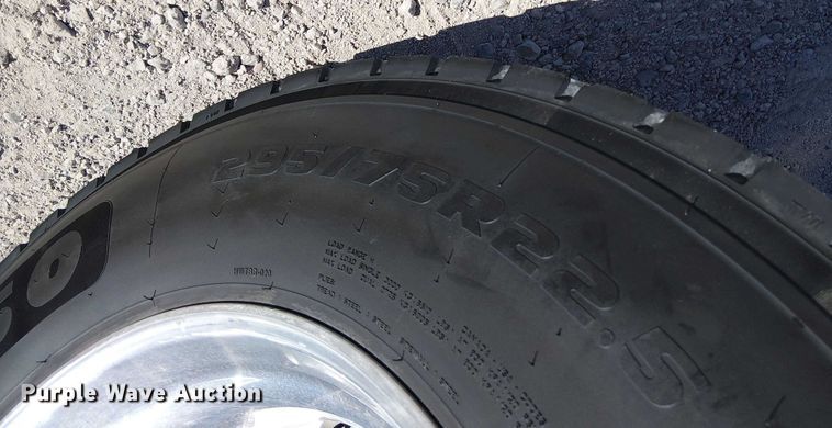 image for item EE5048 2011 Freightliner Business Class M2 semi truck