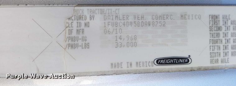 image for item EE5048 2011 Freightliner Business Class M2 semi truck