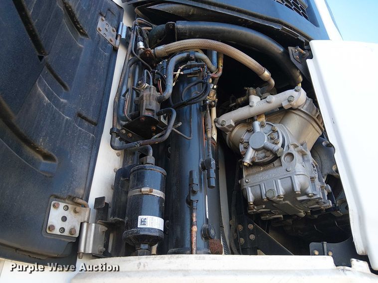 image for item EE5051 2010 Utility VS2RA refrigerated van trailer