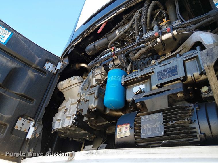 image for item EE5051 2010 Utility VS2RA refrigerated van trailer