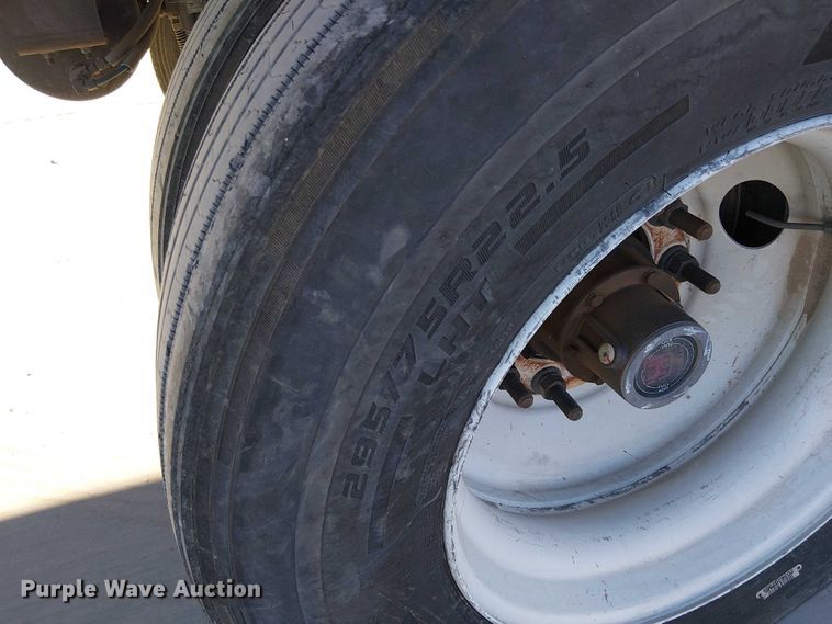 image for item EE5052 2010 Utility VS2RA refrigerated van trailer