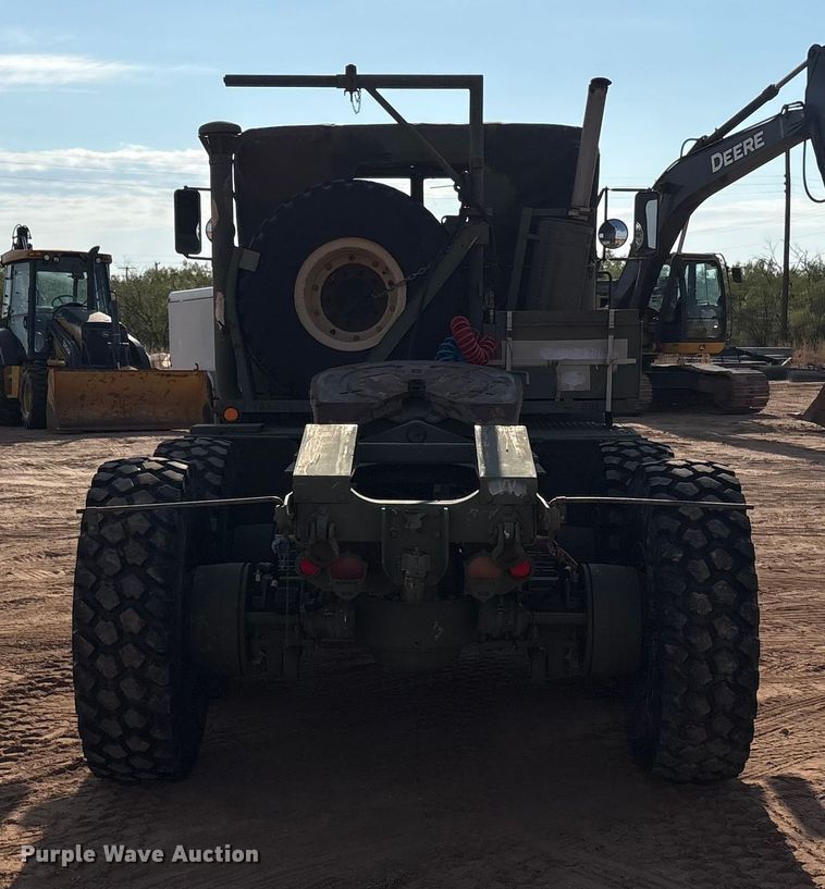 image for item EF6077 1992 BMY M931A2 semi truck