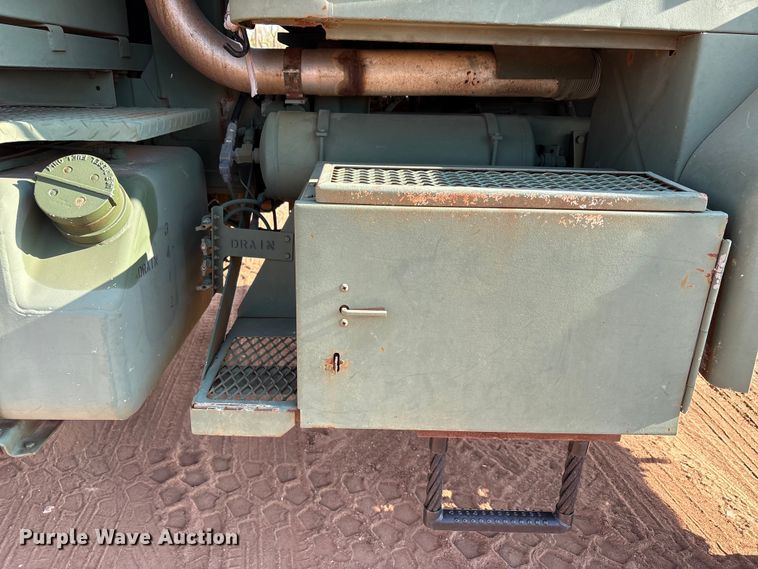 image for item EF6077 1992 BMY M931A2 semi truck