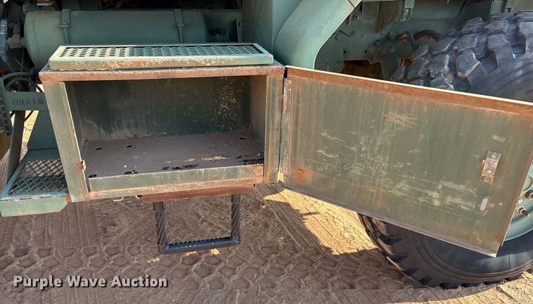 image for item EF6077 1992 BMY M931A2 semi truck