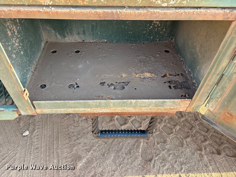 image for item EF6077 1992 BMY M931A2 semi truck