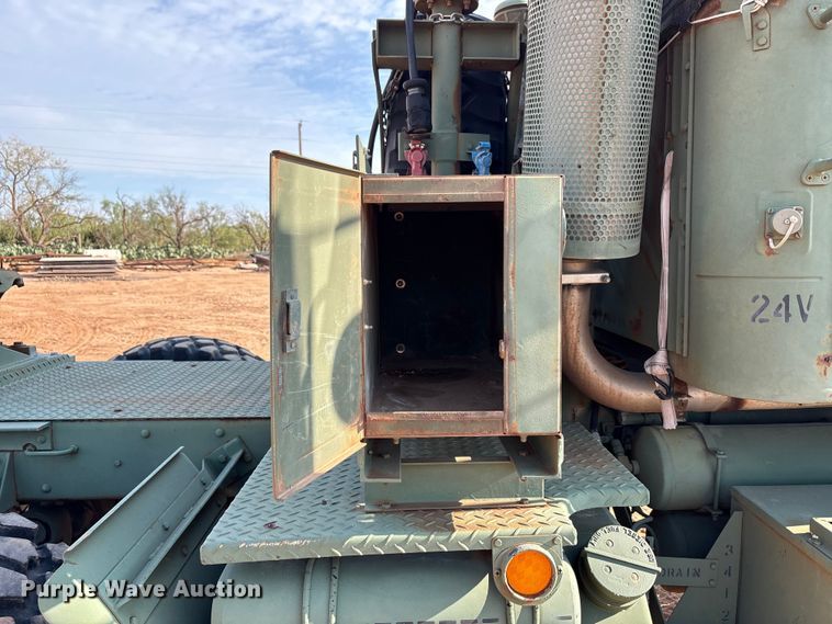 image for item EF6077 1992 BMY M931A2 semi truck