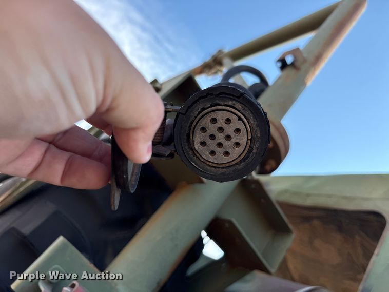 image for item EF6077 1992 BMY M931A2 semi truck