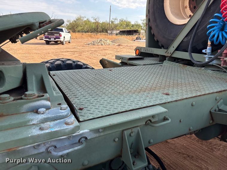 image for item EF6077 1992 BMY M931A2 semi truck