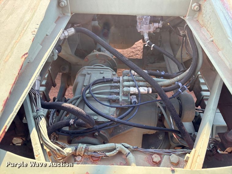 image for item EF6077 1992 BMY M931A2 semi truck