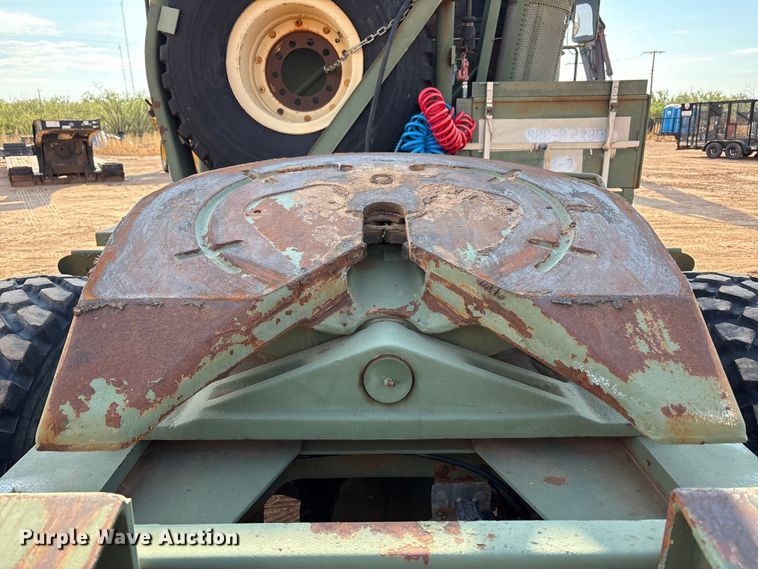 image for item EF6077 1992 BMY M931A2 semi truck