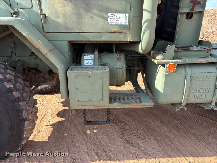 image for item EF6077 1992 BMY M931A2 semi truck