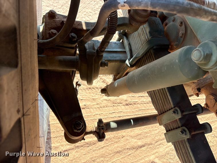 image for item EF6077 1992 BMY M931A2 semi truck