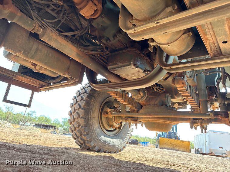 image for item EF6077 1992 BMY M931A2 semi truck