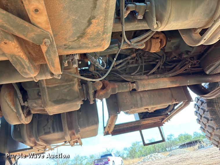 image for item EF6077 1992 BMY M931A2 semi truck