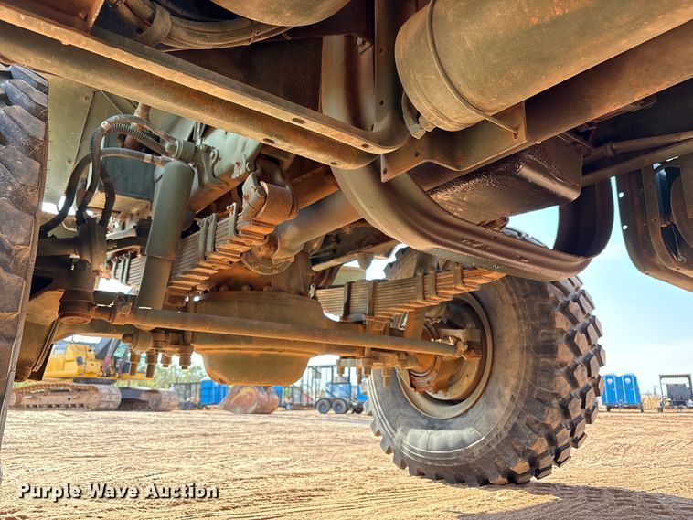 image for item EF6077 1992 BMY M931A2 semi truck