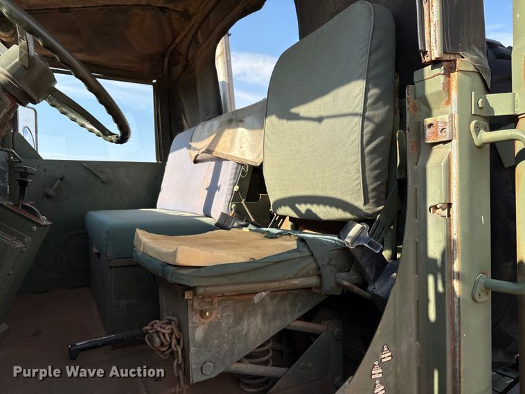 image for item EF6077 1992 BMY M931A2 semi truck