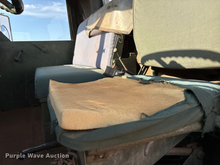 image for item EF6077 1992 BMY M931A2 semi truck