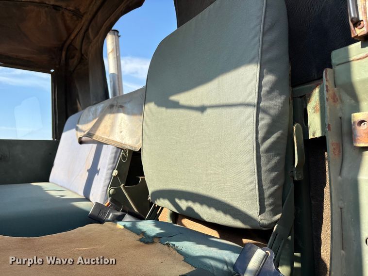 image for item EF6077 1992 BMY M931A2 semi truck