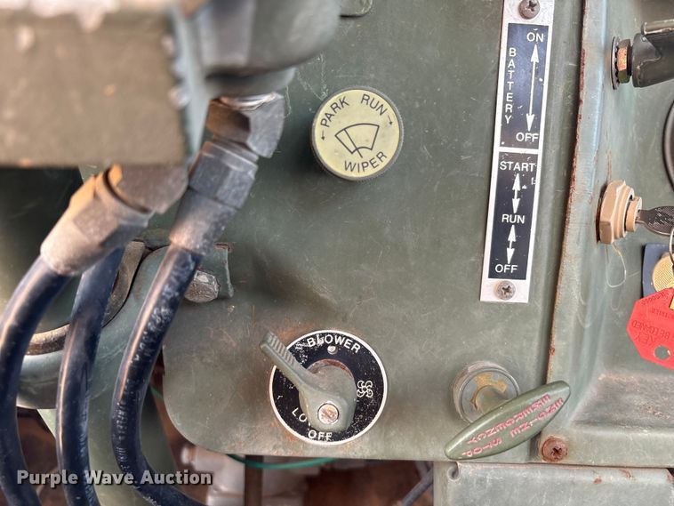 image for item EF6077 1992 BMY M931A2 semi truck