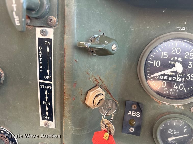 image for item EF6077 1992 BMY M931A2 semi truck