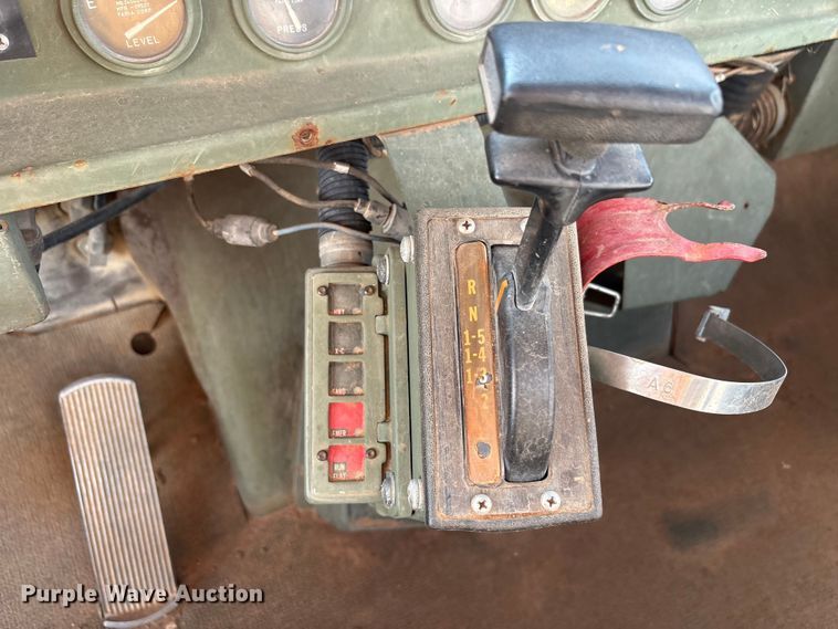 image for item EF6077 1992 BMY M931A2 semi truck