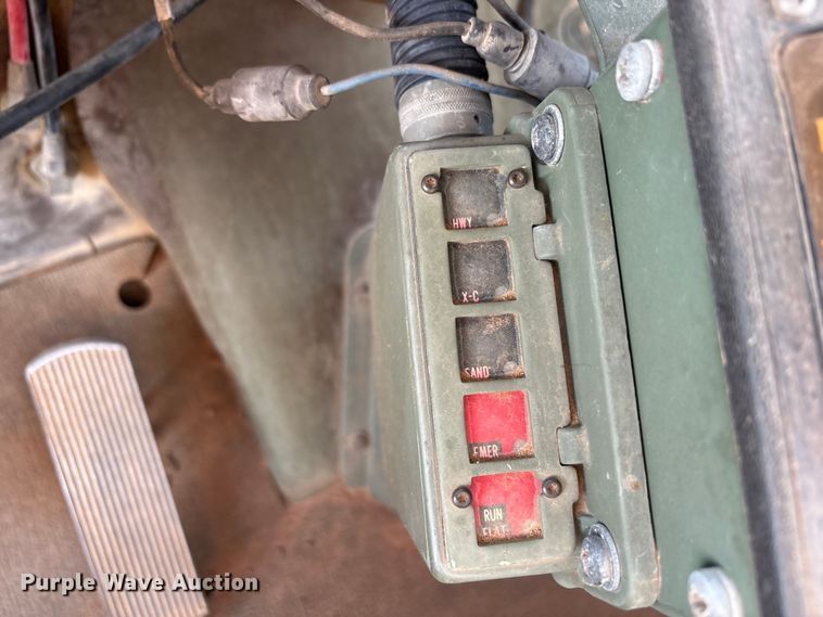 image for item EF6077 1992 BMY M931A2 semi truck