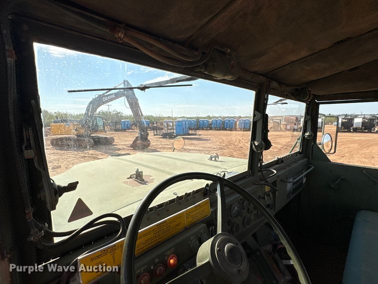 image for item EF6077 1992 BMY M931A2 semi truck