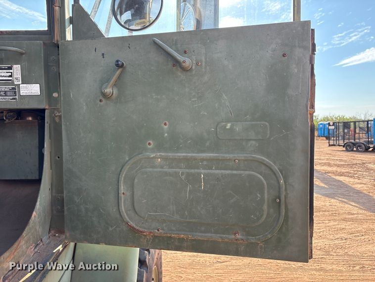 image for item EF6077 1992 BMY M931A2 semi truck