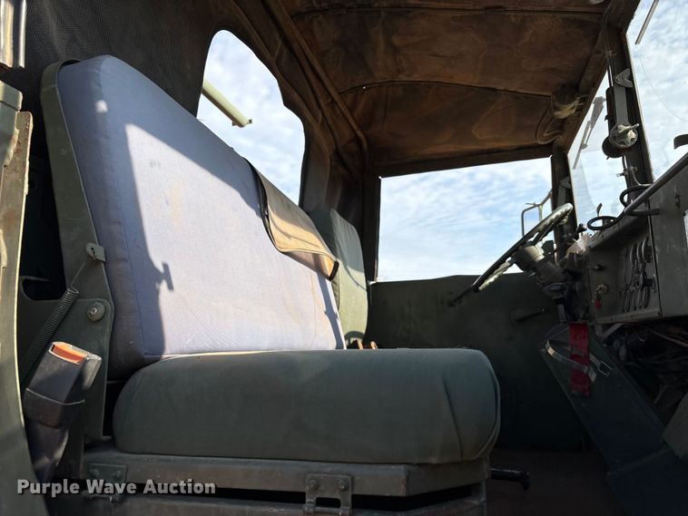 image for item EF6077 1992 BMY M931A2 semi truck