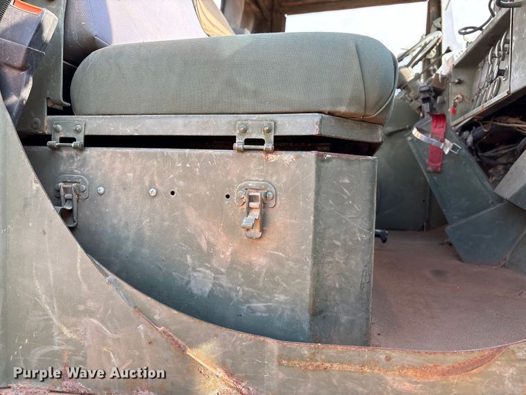 image for item EF6077 1992 BMY M931A2 semi truck