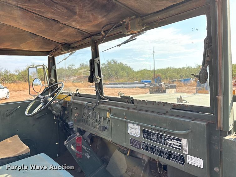 image for item EF6077 1992 BMY M931A2 semi truck