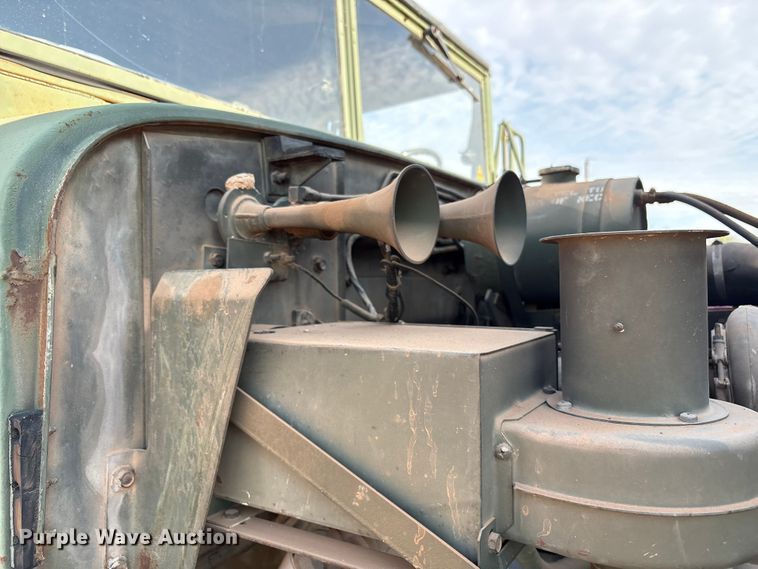 image for item EF6077 1992 BMY M931A2 semi truck