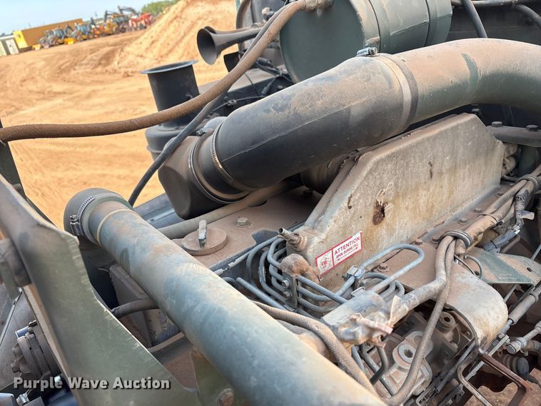 image for item EF6077 1992 BMY M931A2 semi truck