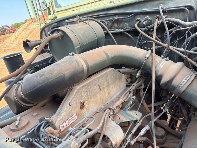 image for item EF6077 1992 BMY M931A2 semi truck