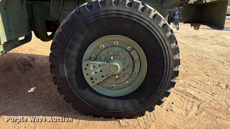 image for item EF6077 1992 BMY M931A2 semi truck